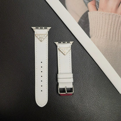 Cinturino in pelle per Apple Watch con etichetta monogramma a doppio triangolo