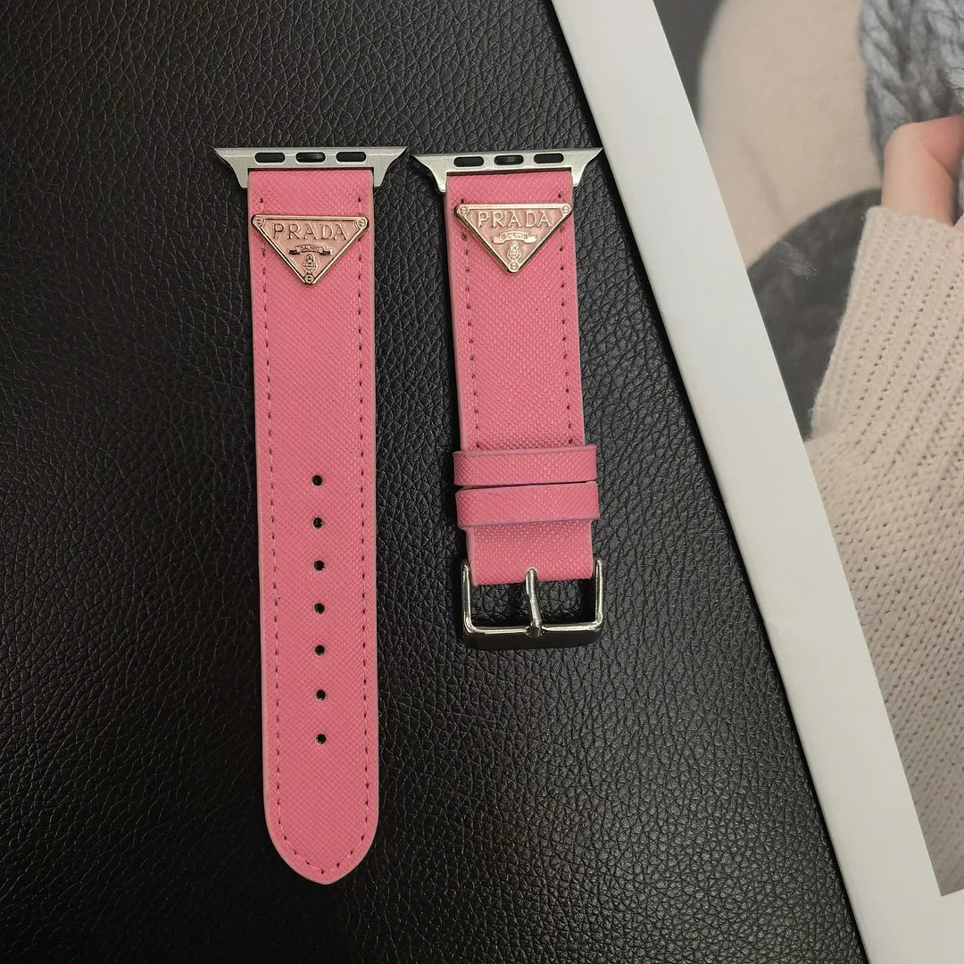 Cinturino in pelle per Apple Watch con etichetta monogramma a doppio triangolo