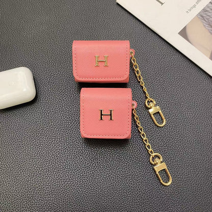 Custodia per AirPods firmata HH: elegante accessorio di moda