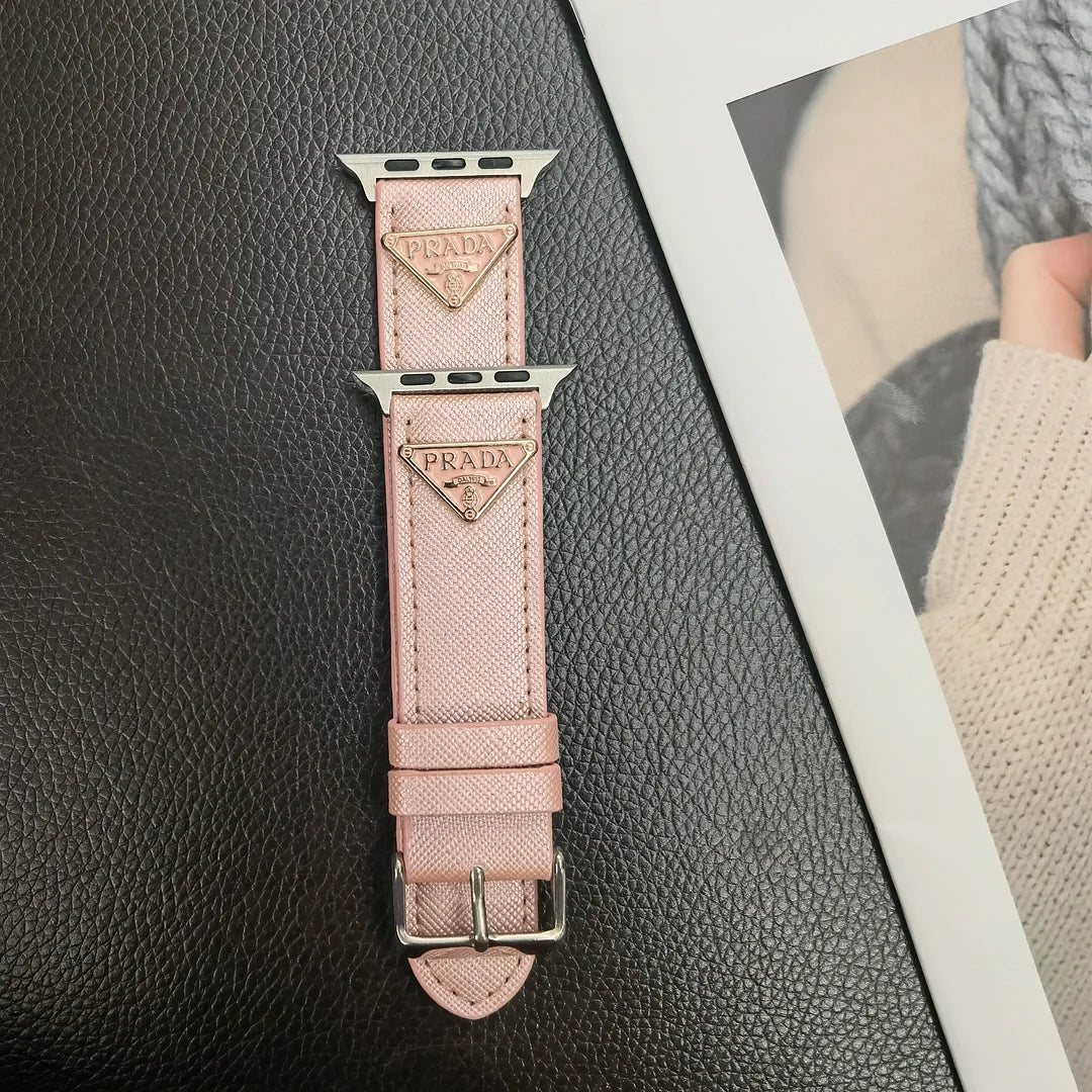 Cinturino in pelle per Apple Watch con etichetta monogramma a doppio triangolo