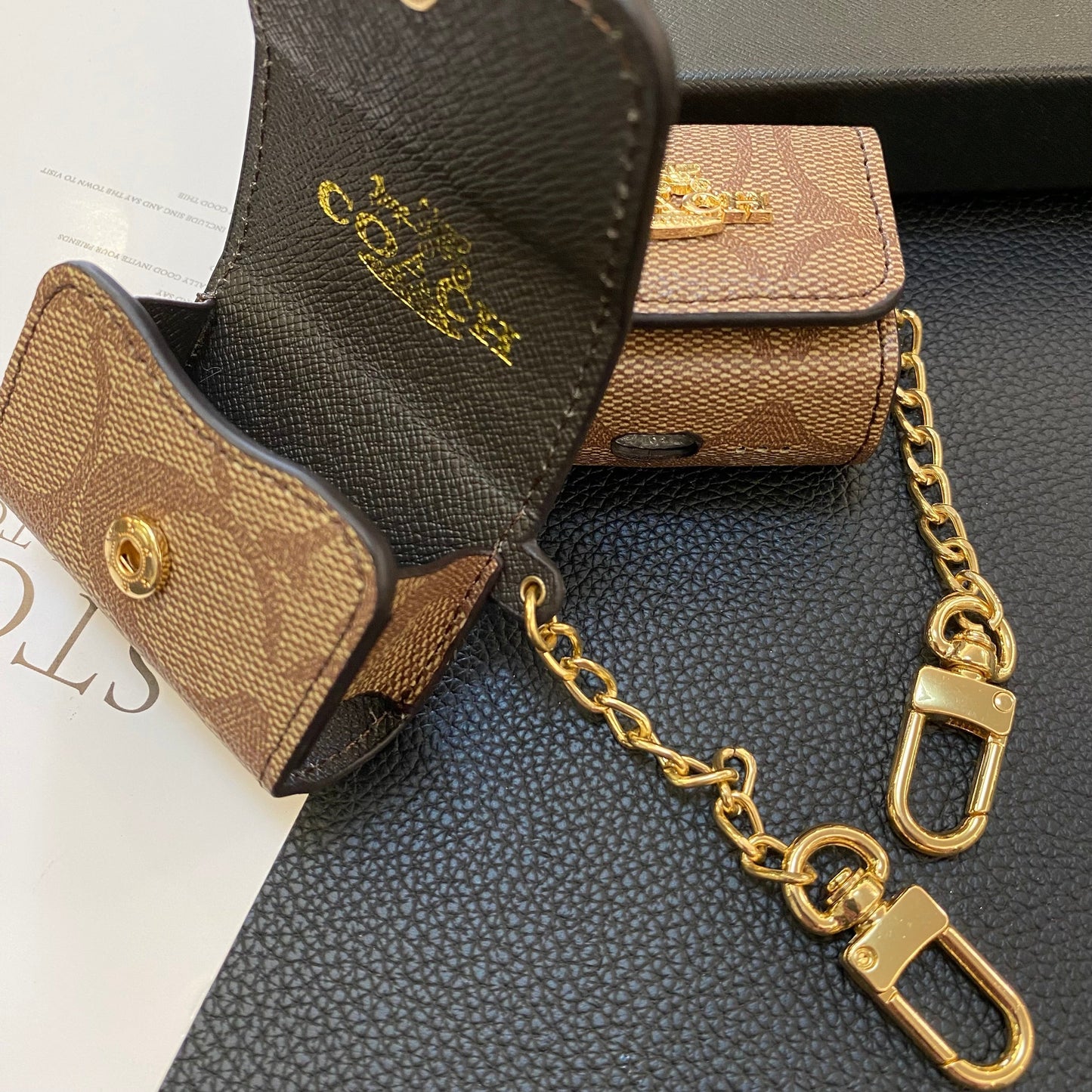 Custodie di lusso Coach AirPods di terza generazione marrone chiaro-LGK240425