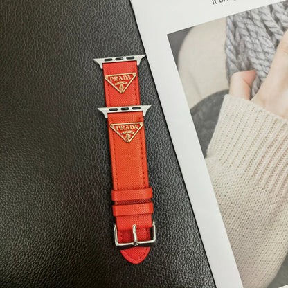 Cinturino in pelle per Apple Watch con etichetta monogramma a doppio triangolo