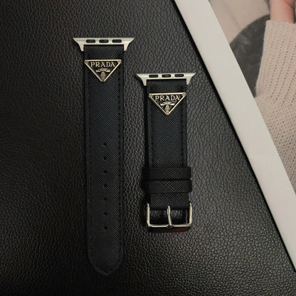 Cinturino in pelle per Apple Watch con etichetta monogramma a doppio triangolo